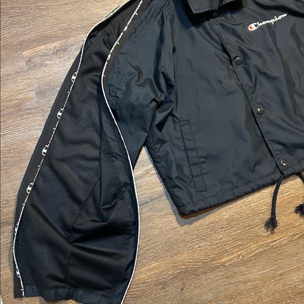 Champion Women's Black Cropped Windbreaker Jacket - Picture 5 of 7